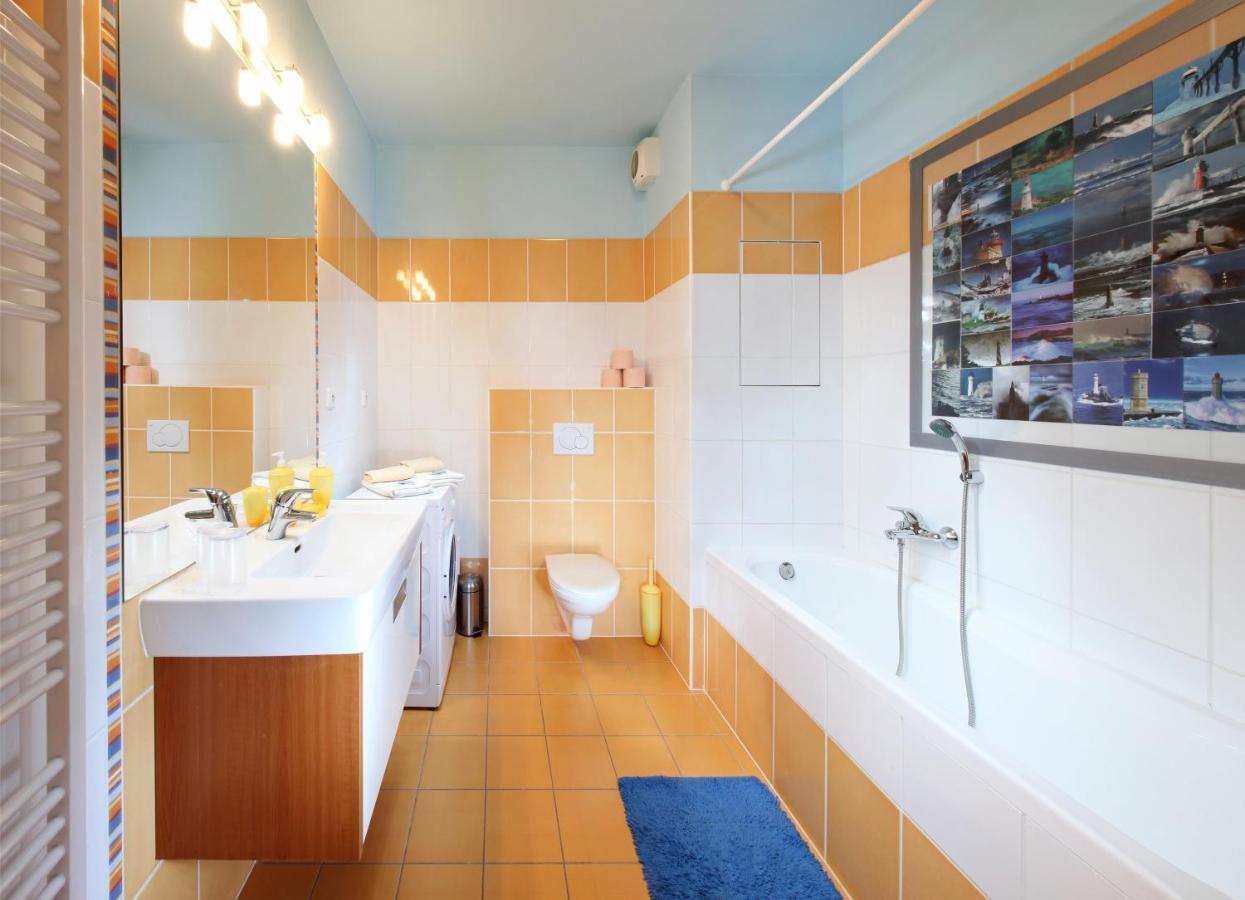 Apartment Vodni With Parking Brno Rum bild